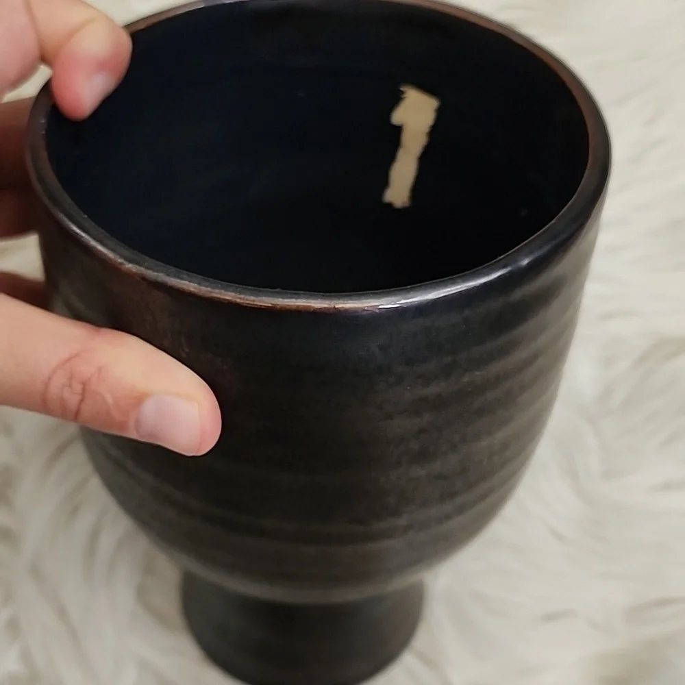 Vase - Picture 2 of 6